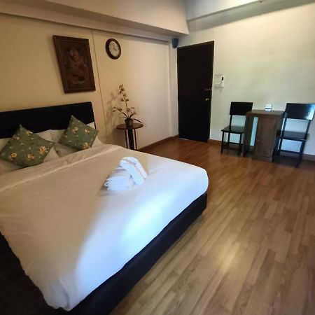 Soft Night Barzaar Albergue Chiang Mai Exterior foto
