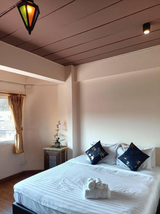 Soft Night Barzaar Albergue Chiang Mai Exterior foto
