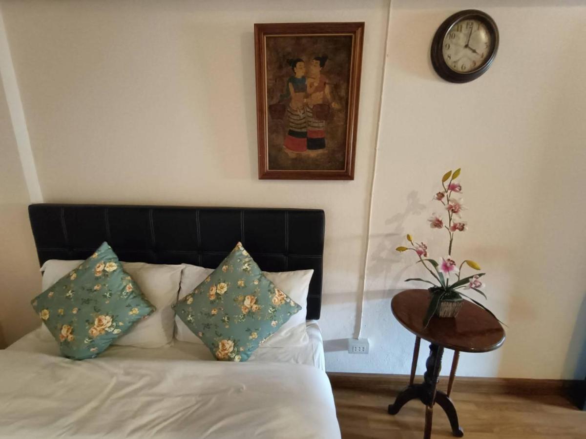 Soft Night Barzaar Albergue Chiang Mai Exterior foto