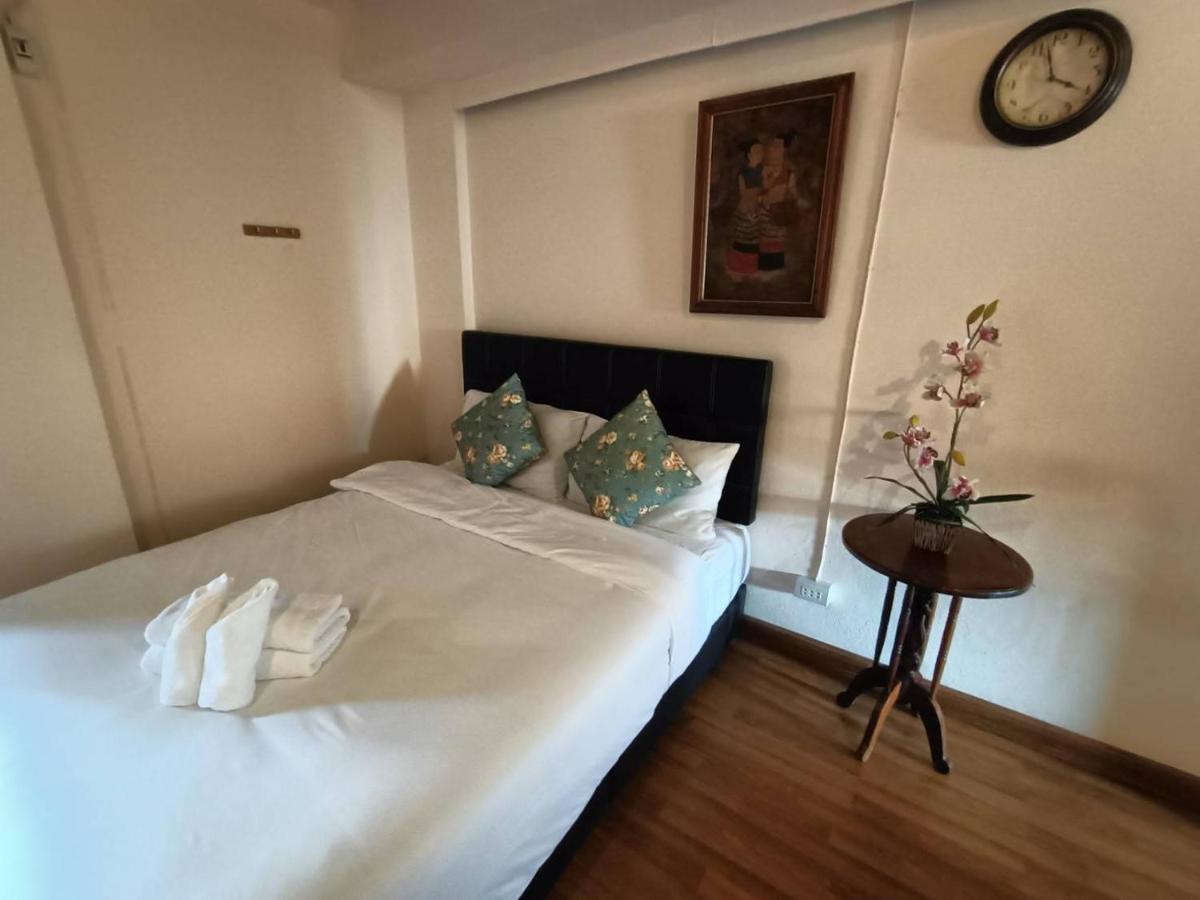 Soft Night Barzaar Albergue Chiang Mai Exterior foto