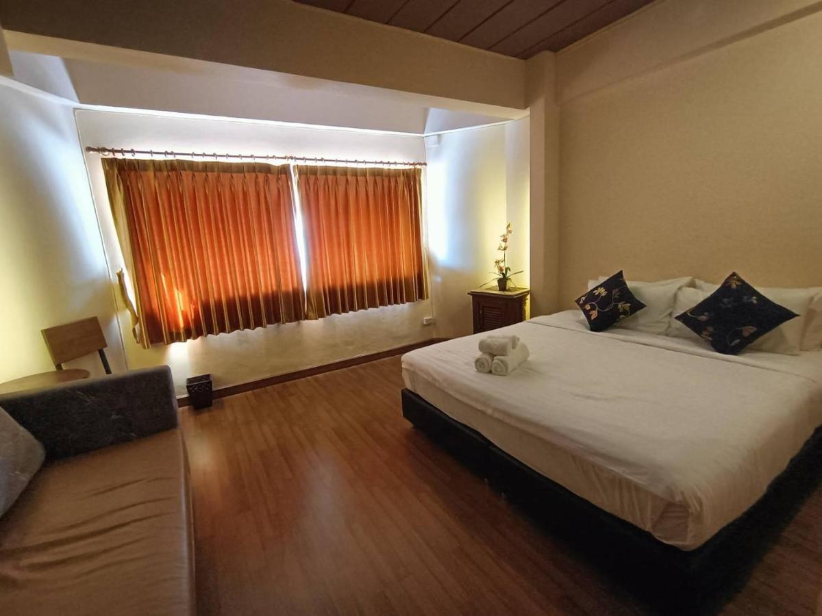 Soft Night Barzaar Albergue Chiang Mai Exterior foto