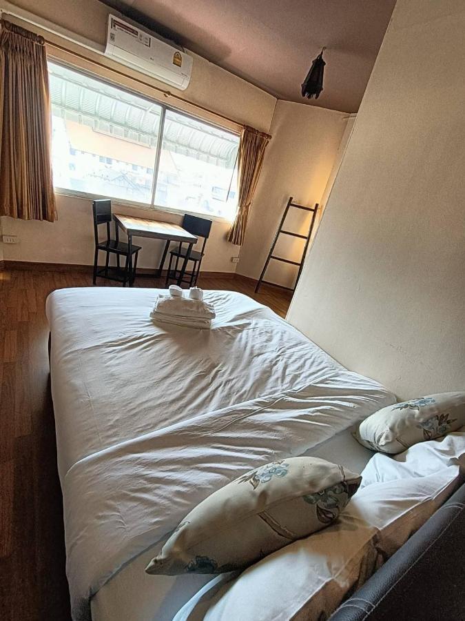 Soft Night Barzaar Albergue Chiang Mai Exterior foto